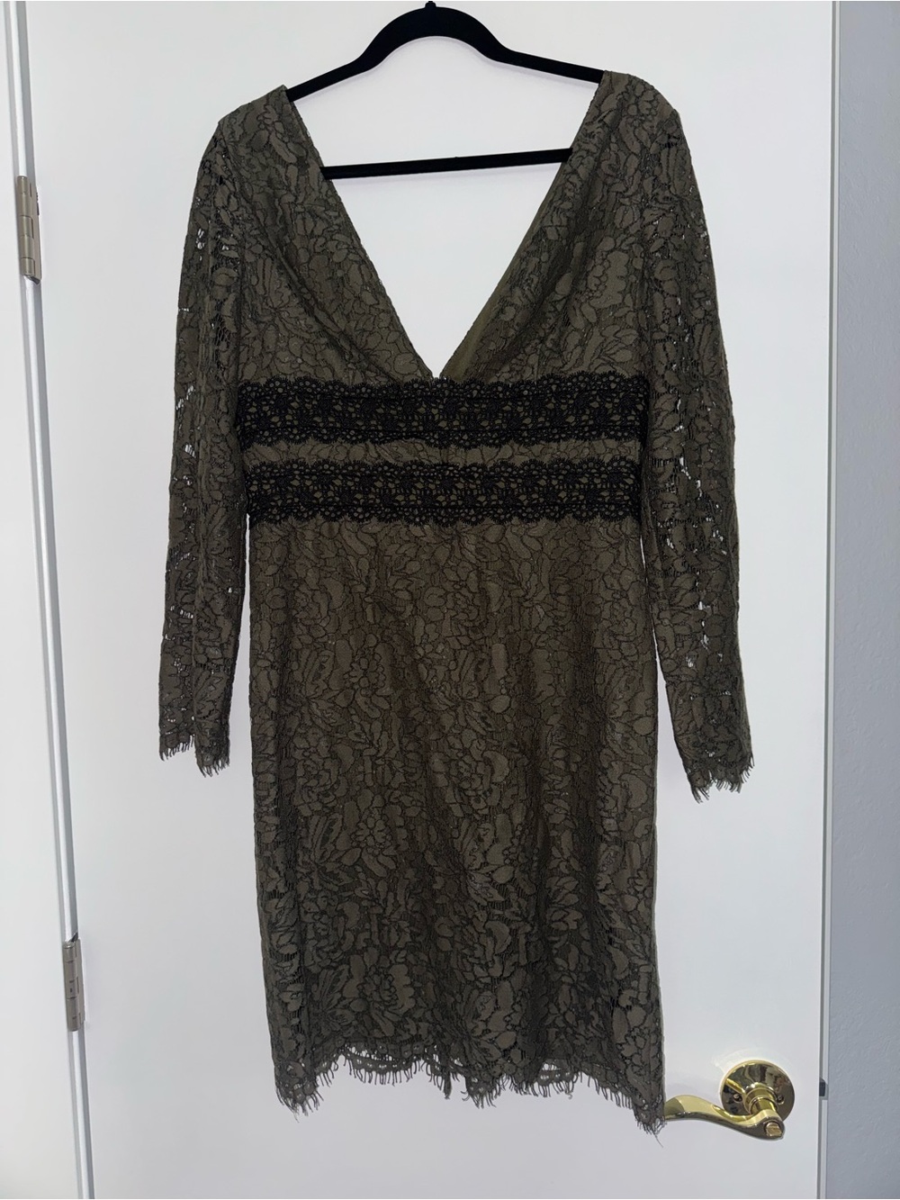 DVF Diane von Furstenberg Viera Olive Green Black Lace V-Neck Dress Size 8